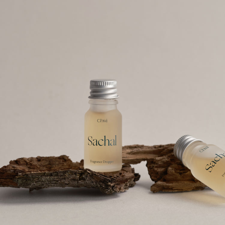 CHWI (CHI) Sachak Fraangrance Dropper 10ml de CHWI, flacon sur bois beige avec pipette, style photo produit