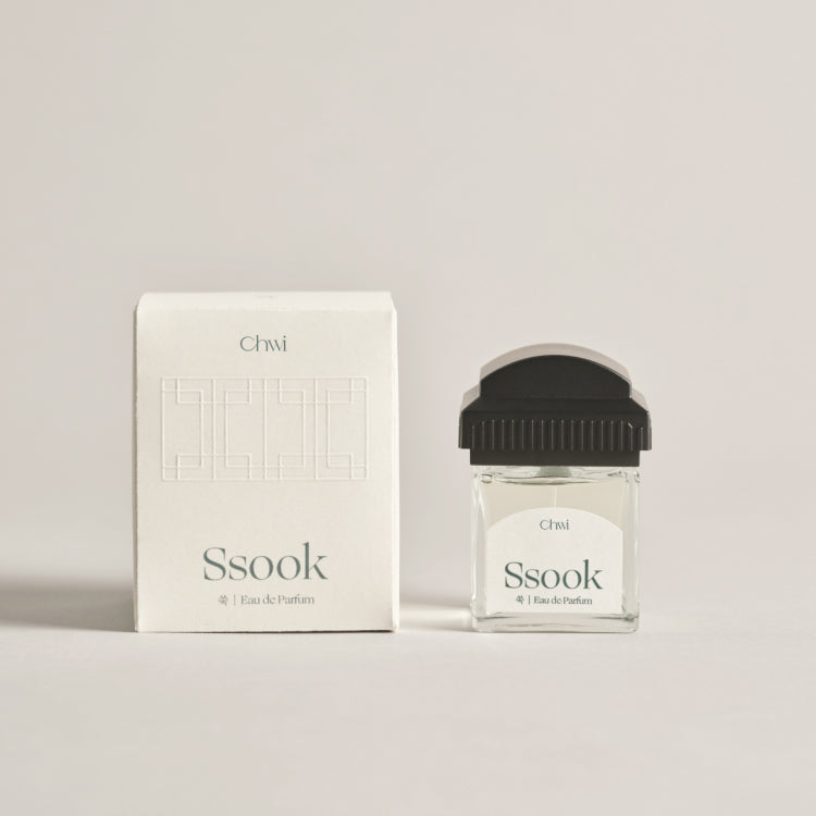 CHWI (CHI) Ssook Parfume 50ml de la marque CHWI, flacon et boîte sur fond clair, contexte photo produit.