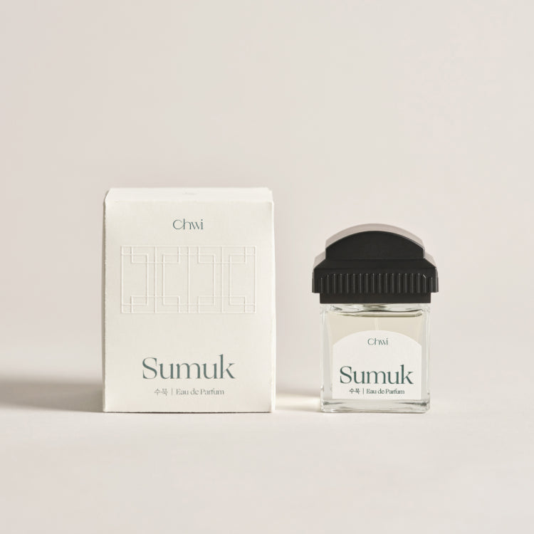 CHWI (CHI) Sumuk Parfume 50ml de la marque Chwi, flacon sur fond beige avec boîte assortie (photo produit).