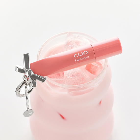 CLIO Glaze Lip Serum de CLIO sur fond blanc, tube rose et gel brillant, visuel maquillage/lèvres.
