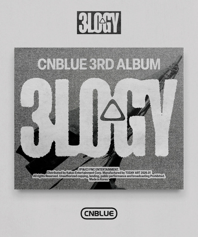 CNBLUE - 3RD ALBUM [3LOGY] (POSTCARD VER.) - Album Kpop, pochette grise avec texte CNBLUE sur fond clair