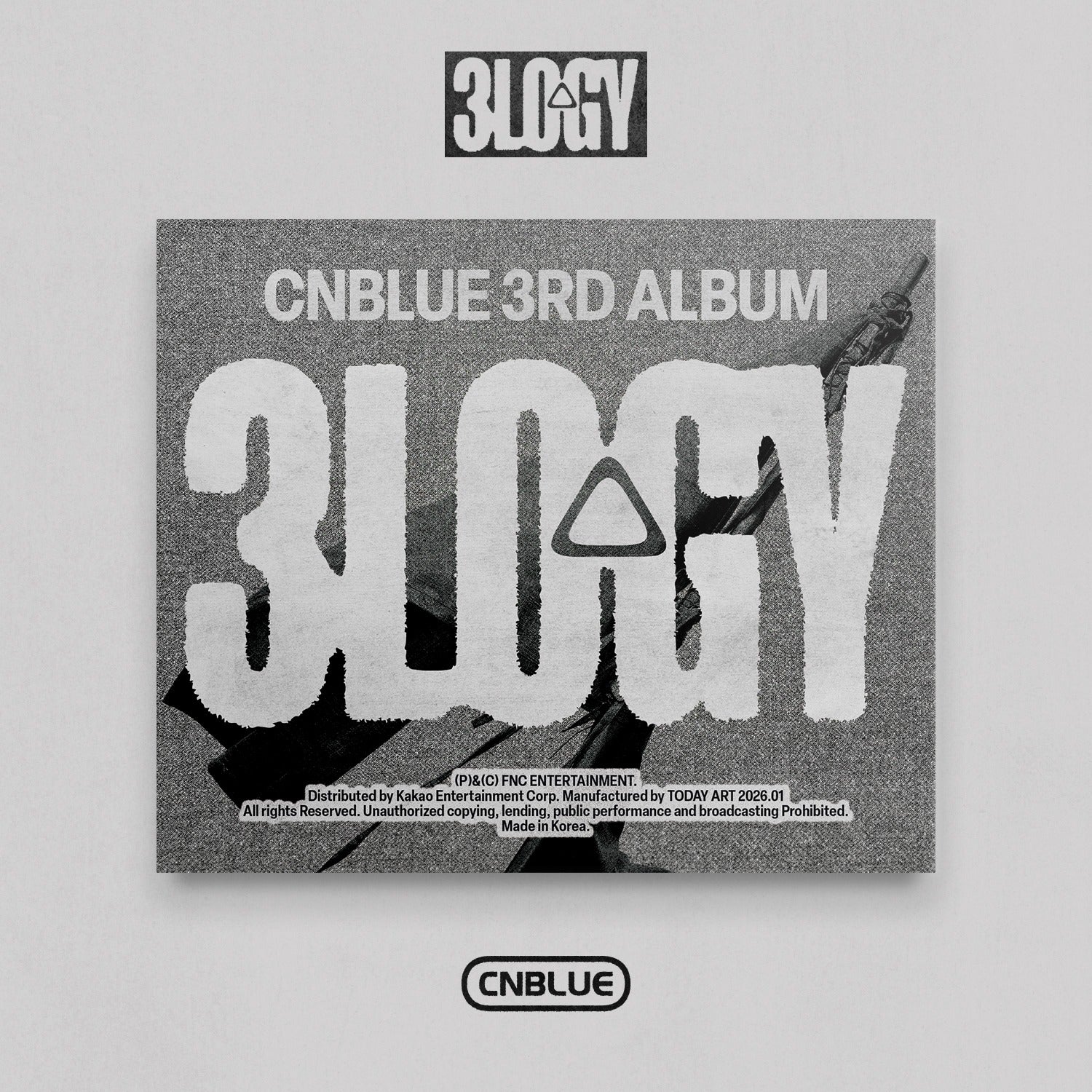 CNBLUE - 3RD ALBUM [3LOGY] (POSTCARD VER.) - Album Kpop, pochette grise avec texte CNBLUE sur fond clair