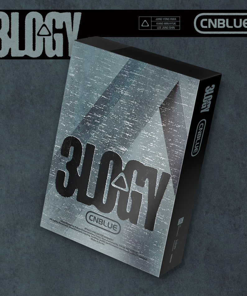 CNBLUE - 3RD ALBUM [3LOGY] (SLEEVE VER.) - Album Kpop, pochette argentée sur fond sombre, design concept 3LOGY