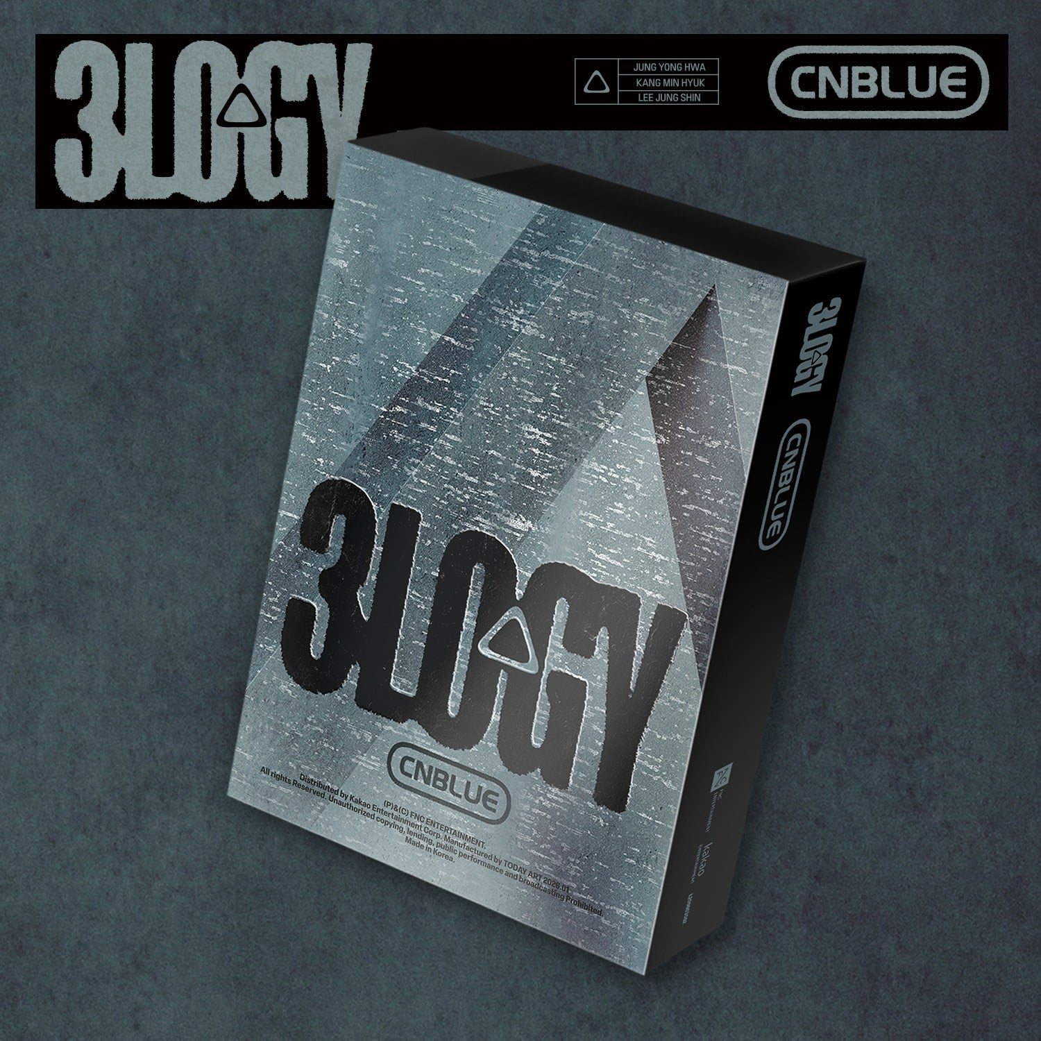 CNBLUE - 3RD ALBUM [3LOGY] (SLEEVE VER.) - Album Kpop, pochette argentée sur fond sombre, design concept 3LOGY