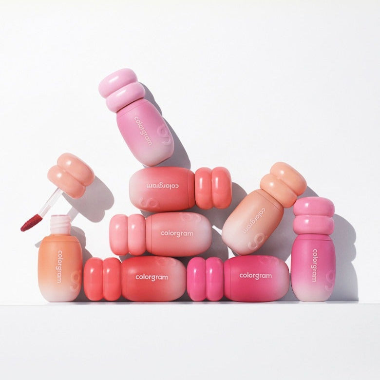 COLORGRAM Juicy Jam Blur Tint 5g de la marque COLORGRAM, flacons roses sur fond blanc, visuel maquillage moderne.