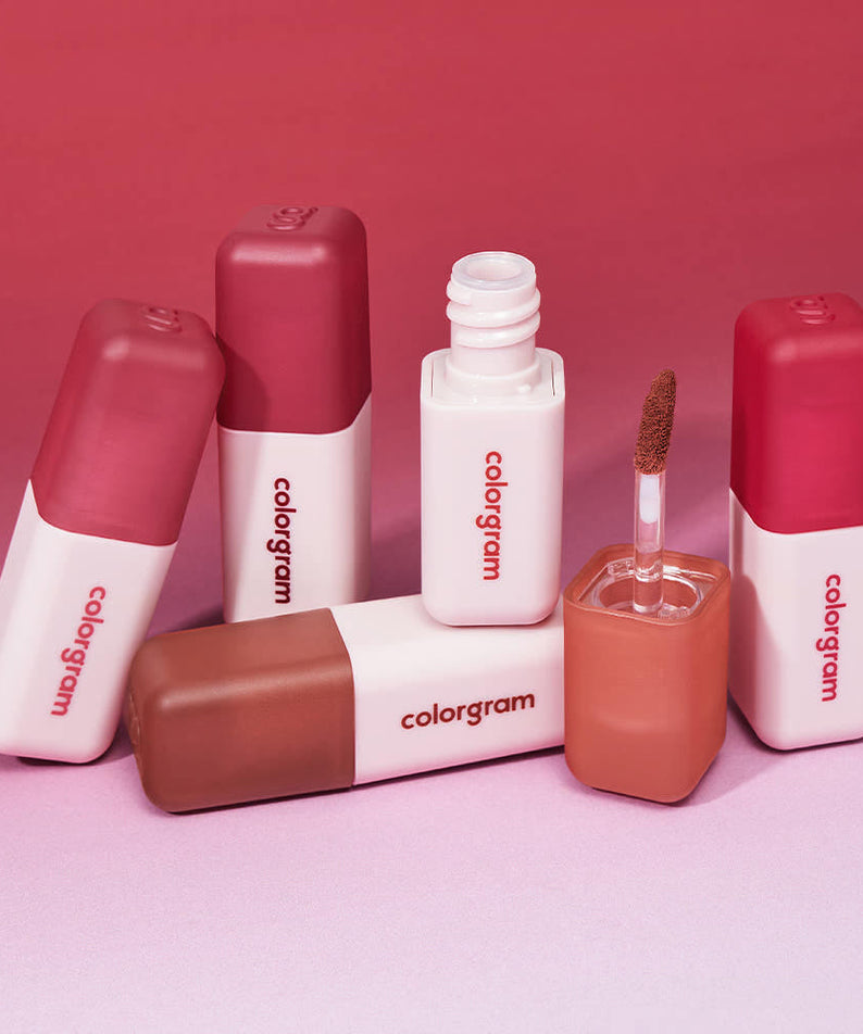 COLORGRAM Nude Blur Tint affichés dans une variété de teintes élégantes, parfaits pour un fini naturel et élégant sur vos lèvres.