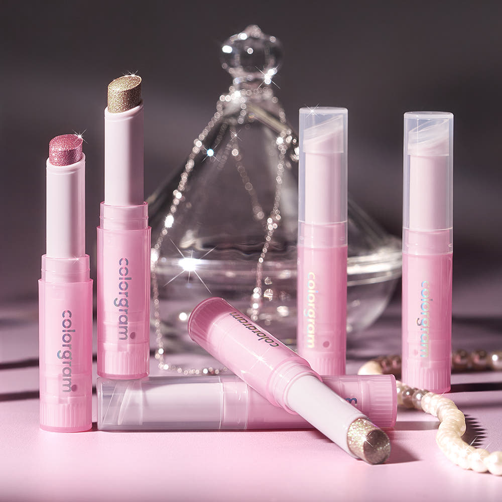 COLORGRAM Soft Jelly Stick 3g, maquillage des lèvres rose et pailleté, étui et décor perles, fond sombre