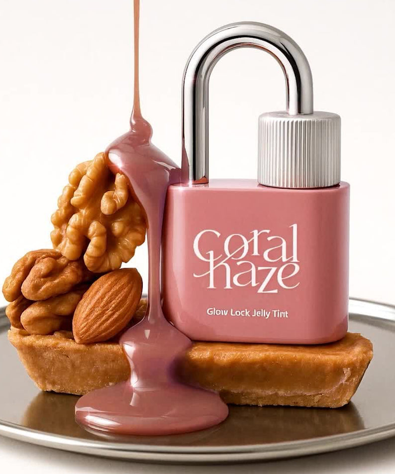 CORALHAZE Glow Lock Jelly Tint avec amandes et pacanes, présentation sur un plateau, teinte sucrée exprimée visuellement.