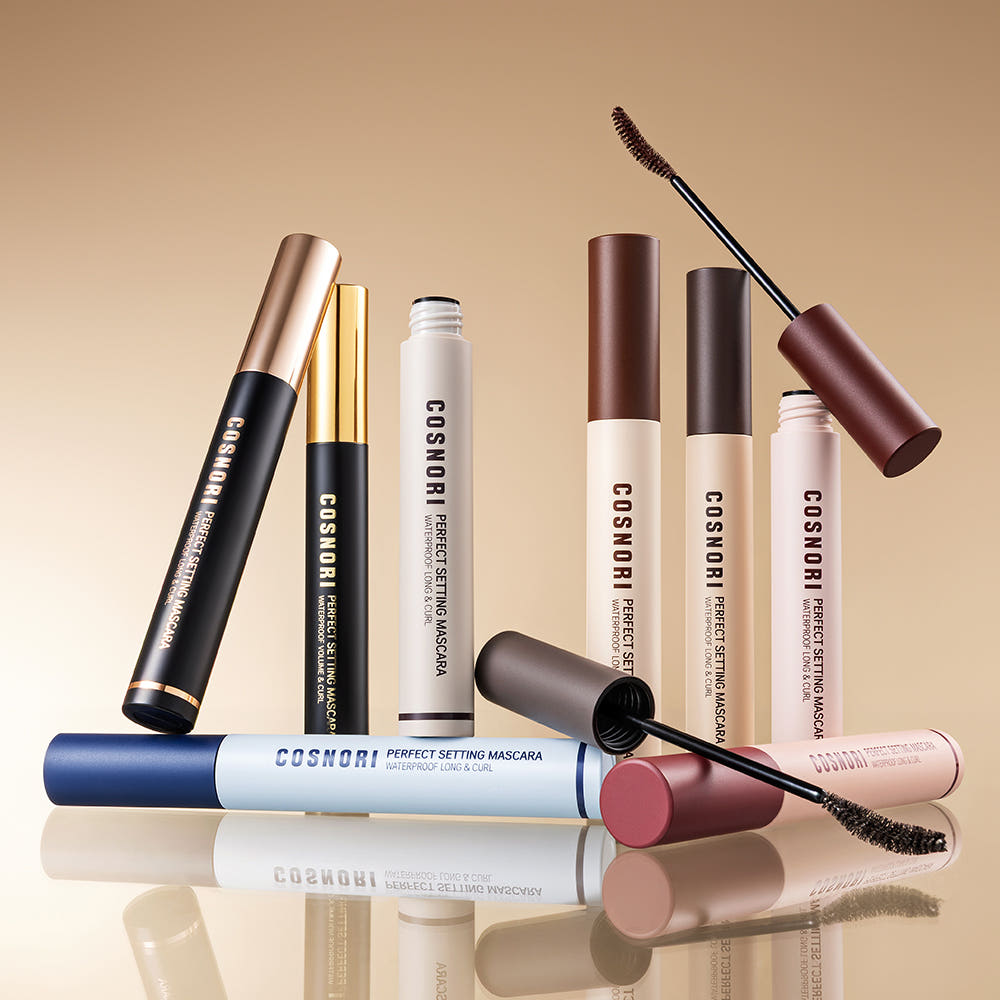 COSNORI 1+1 Perfect Setting Waterproof Mascara 8 Types de la marque COSNORI, maquillage des cils avec plusieurs tubes et brosse.