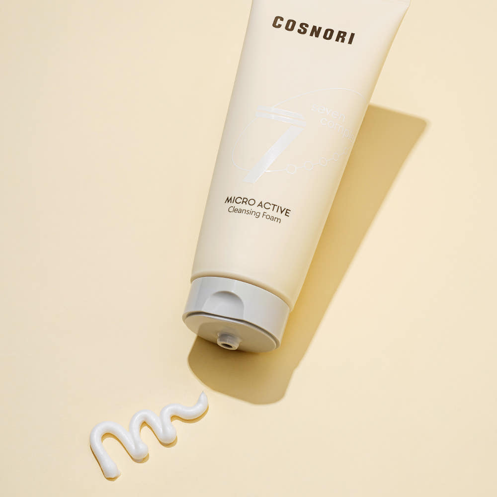 COSNORI Micro Active Cleansing Foam 150ml 2ea : tube nettoyant crème sur fond clair, mise en scène beauté en studio.