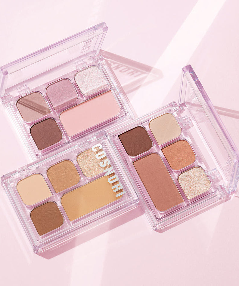 COSNORI My Moment Eye Palette 6.2g : palette yeux en étui transparent, maquillage nude, lumière rose, gros plan produit.