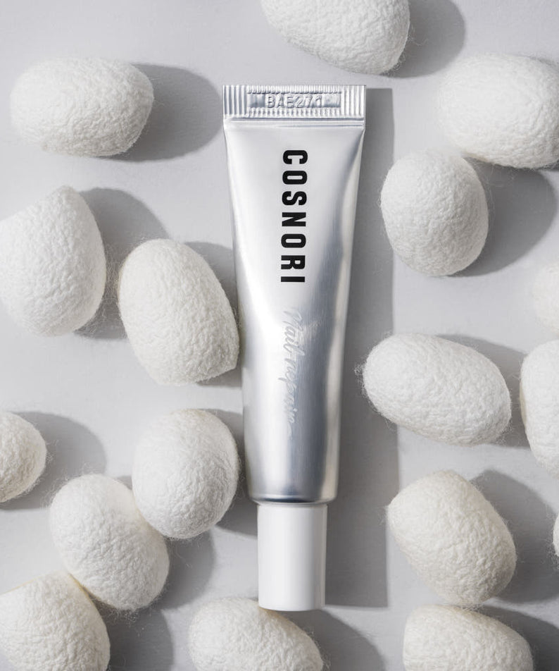 COSNORI Nail Nutrition Silk Repair Nail Cream 15ml 2ea : tube COSNORI sur fond blanc avec coton en contexte spa