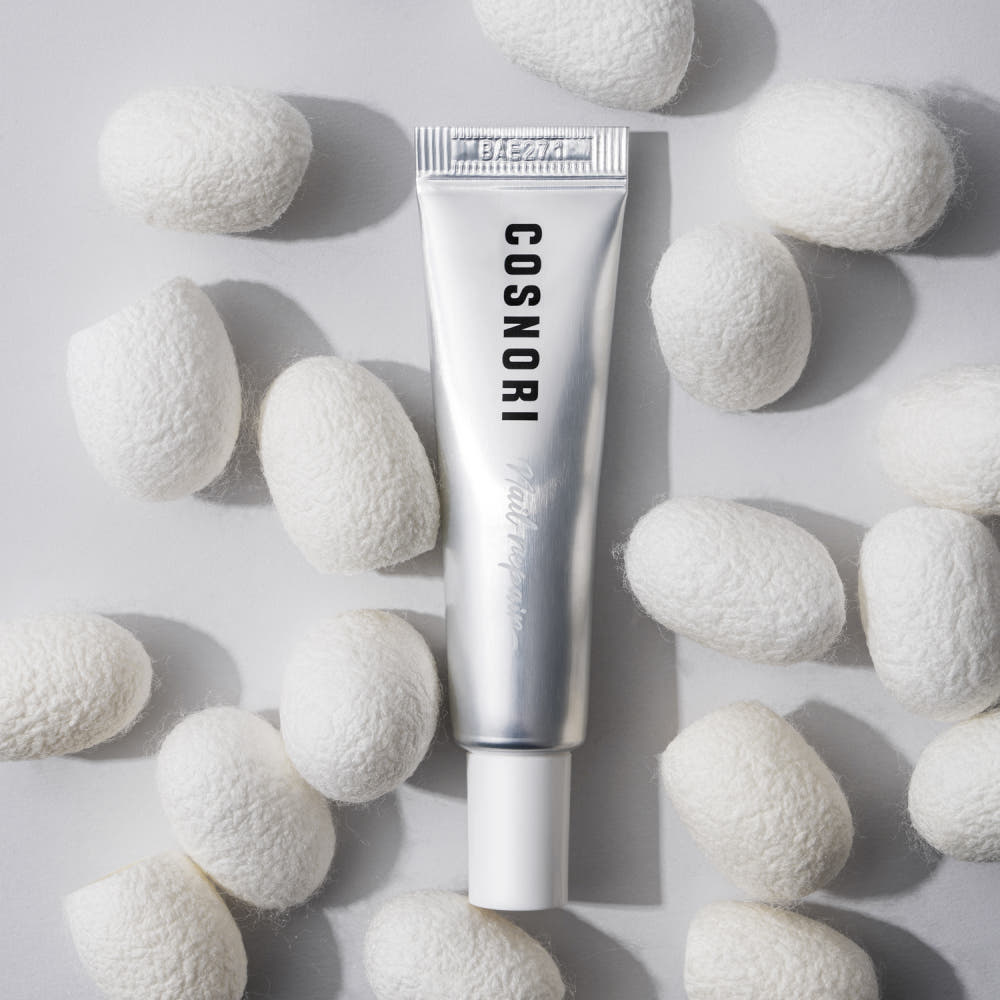 COSNORI Nail Nutrition Silk Repair Nail Cream 15ml 2ea : tube COSNORI sur fond blanc avec coton en contexte spa