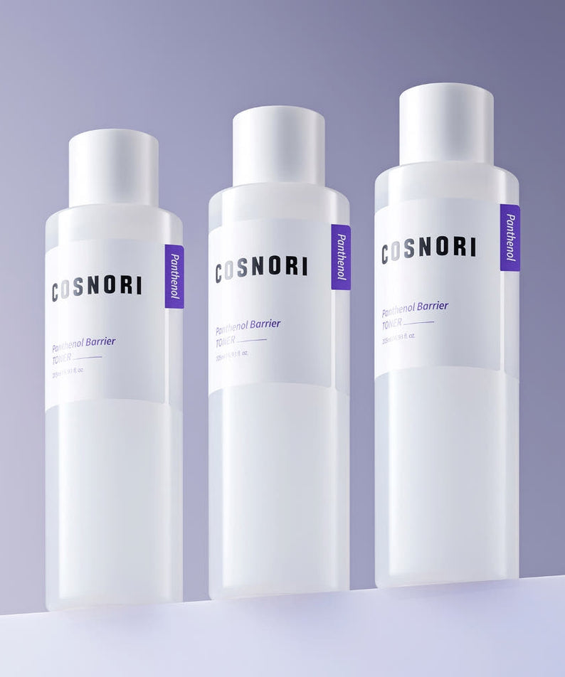 COSNORI Panthenol Barrier Toner 205ml de COSNORI, bouteilles sur fond violet, vue produit en studio