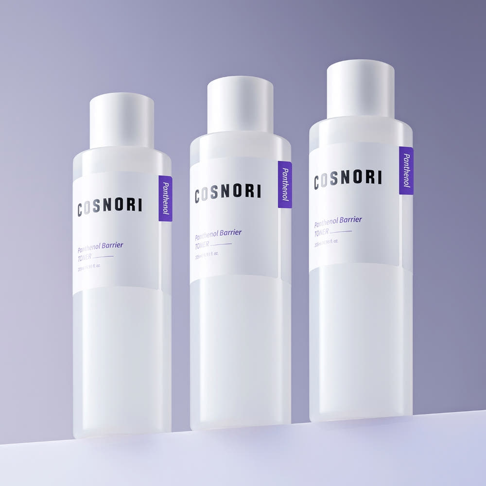 COSNORI Panthenol Barrier Toner 205ml de COSNORI, bouteilles sur fond violet, vue produit en studio