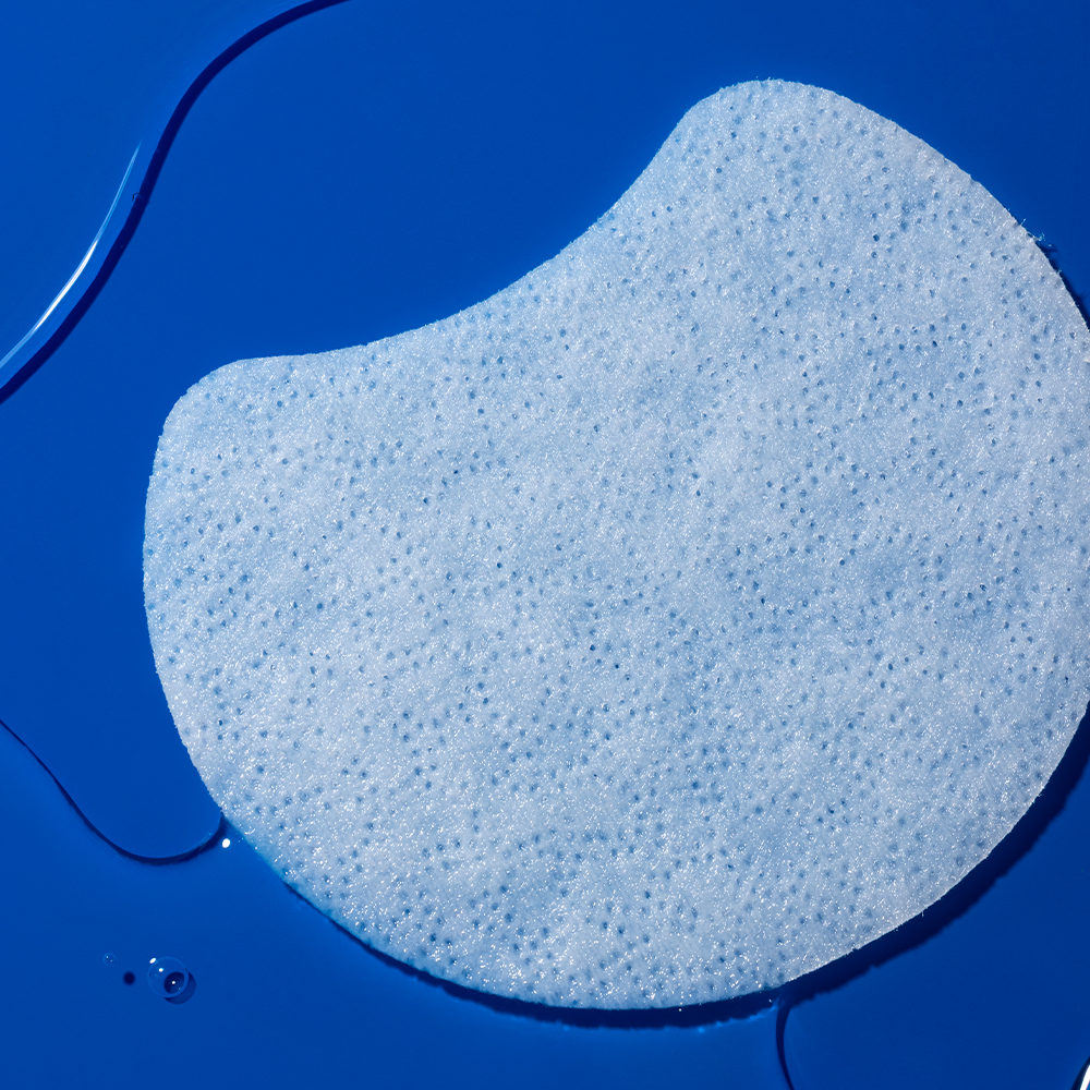 COSRX One Step Original Clarifying Moisture Pads (100 sheets), pad hydratant sur fond bleu, gros plan.
