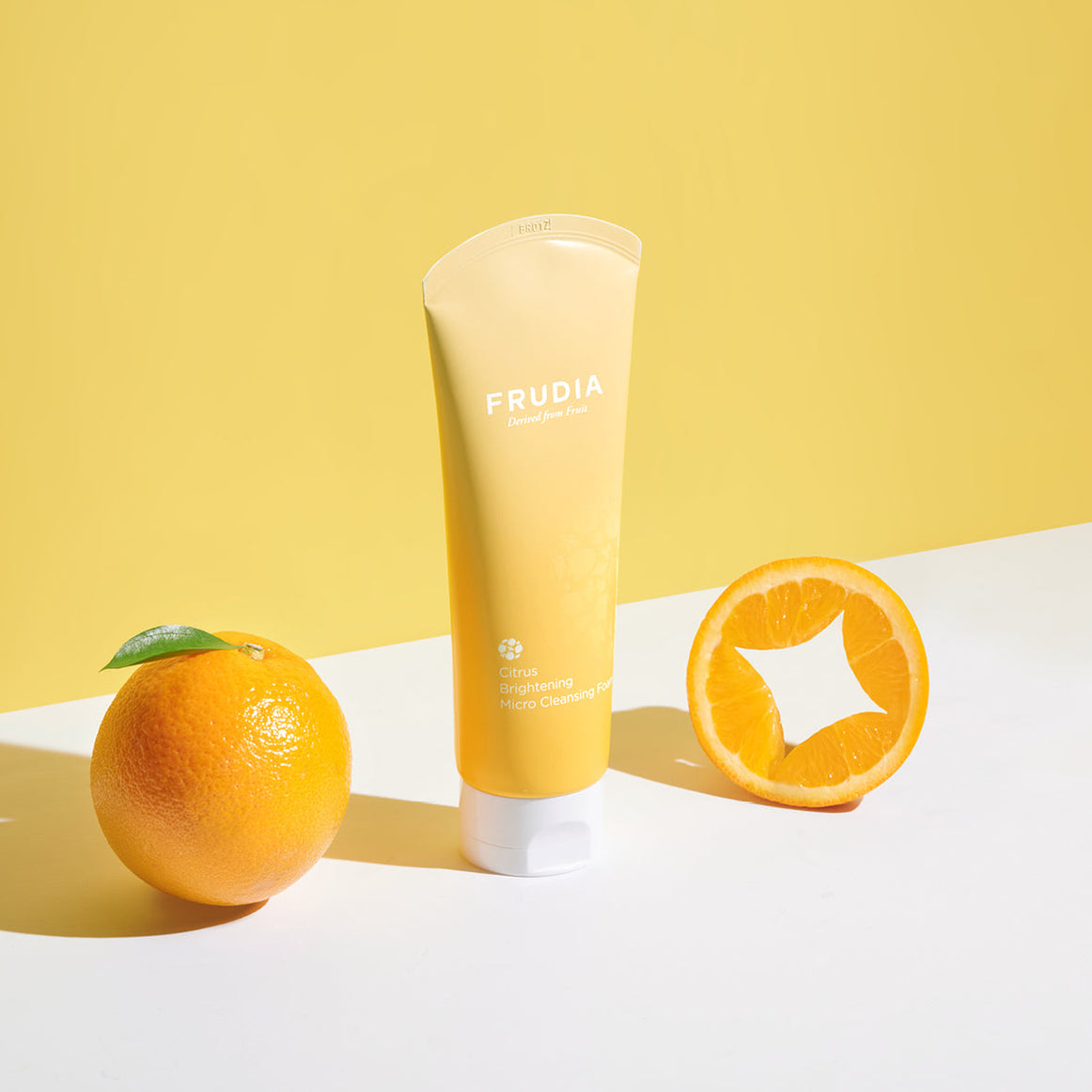 FRUDIA Citrus Brightening Micro Cleansing Foam 145g en stock sur Ma Petite Corée