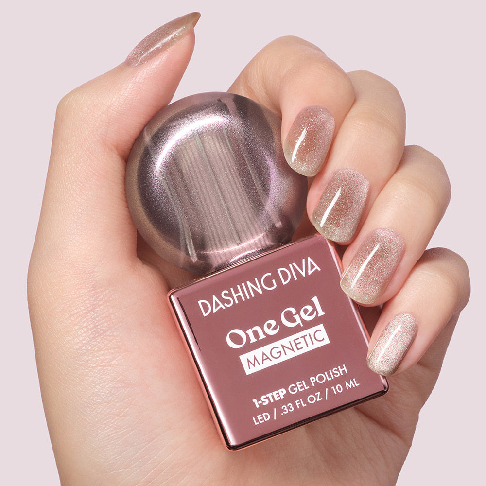 DASHING DIVA  One Gel Icy Magnetic, gel polygel magnétique sur ongles nude avec pot et effet miroir argenté