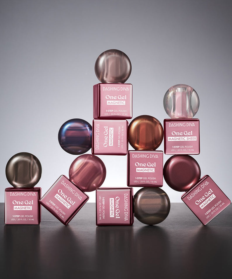 DASHING DIVA  One Gel Velvet Light : flacons et capsules magnétiques sur fond gris, rendu velours, marque DASHING DIVA.