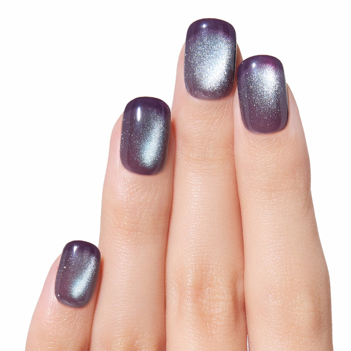 DASHING DIVA  Smudge Night (Regular Round) : ongles brillants violet nuit sur doigts, fond blanc, marque en contexte visuel.
