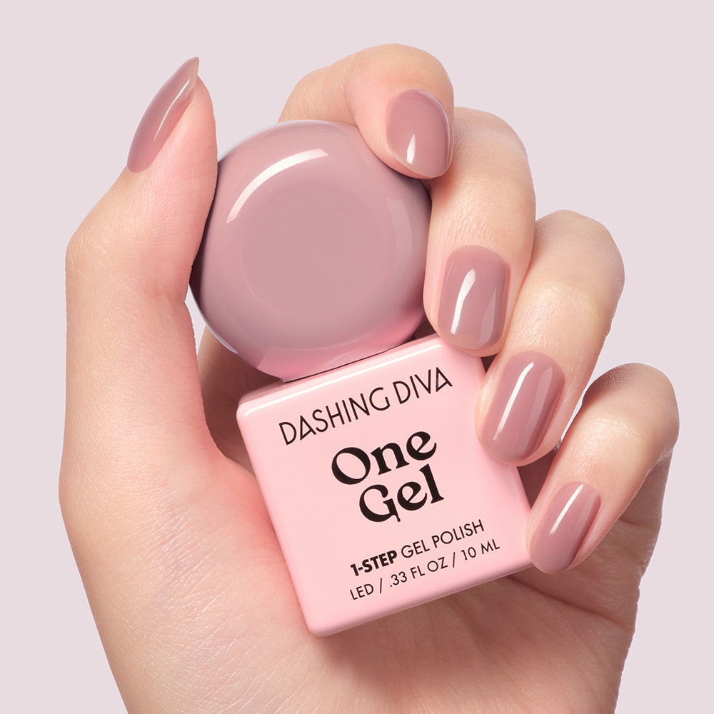 DASHING DIVA  Wonzel Autumn Depths, gel ongle sur main, flacon et vernis couleur automne, style photo produit