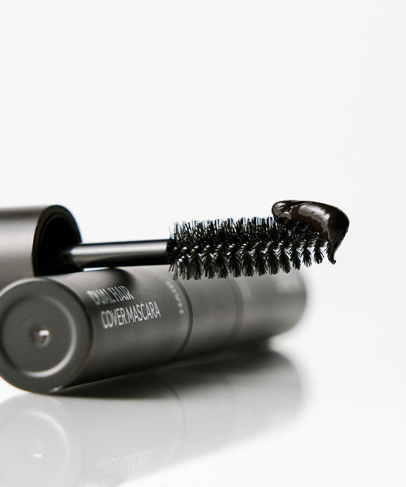 DASHU Daily Dual Hair Cover Mascara de la marque DASHU, embout applicateur gros plan sur fond blanc.