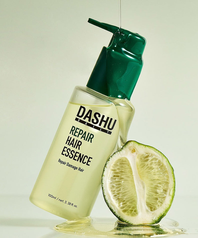 DASHU Daily Repair Hair Essence 100ml, flacon vert sur fond clair, tranches de citron à côté, produit de la marque DASHU