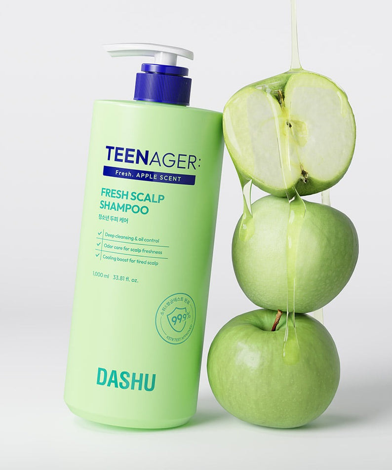 Décris l'image en français : DASHU Daily Teenager Fresh Youth Scalp Care Shampoo 1000ml de la marque DASHU, flacon vert et pommes vertes.
