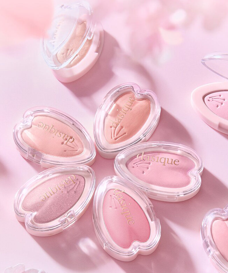 Collection d'ombres à paupières DASIQUE Blooming Single Shadow en tons roses élégants pour un maquillage éclatant et doux.