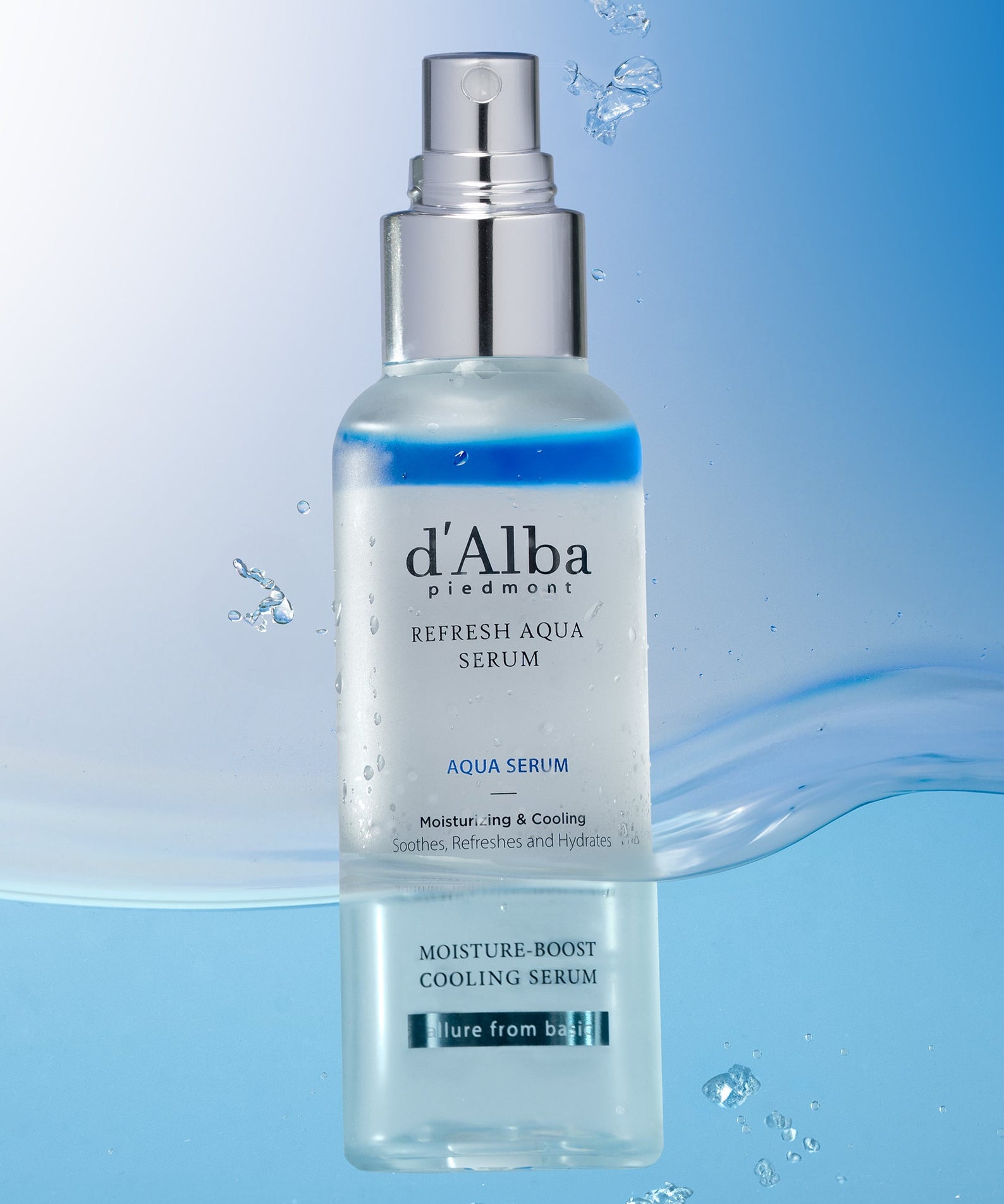 D’Alba White Truffle Refresh Aqua Serum, flacon bleu avec éclaboussures d’eau sur fond bleu, marque d’Alba en contexte visuel.