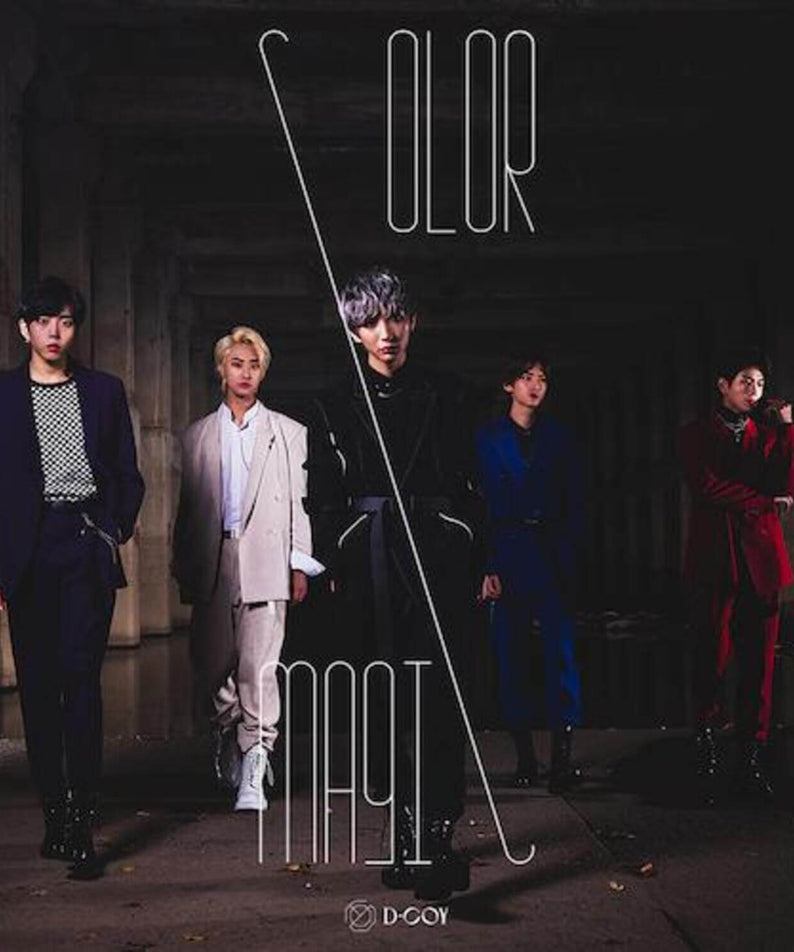 D.COY - 1st Album [COLOR MAGIC] - Album Kpop : visuel du groupe D.COY en extérieur, style mode sombre et néons.