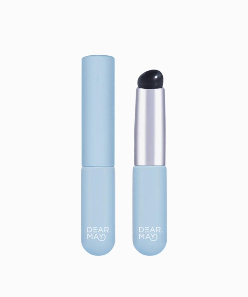 Pinceau estompeur doigté DEAR MAY Finger Tip Smudge Brush bleu, idéal pour un maquillage précis et uniforme.