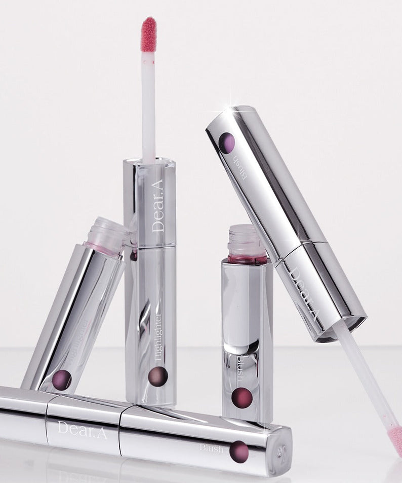 Bâton double DEAR.A Blush & Beam, maquillage teint irisé et éclatant, produit de beauté innovant, esthétique chic.