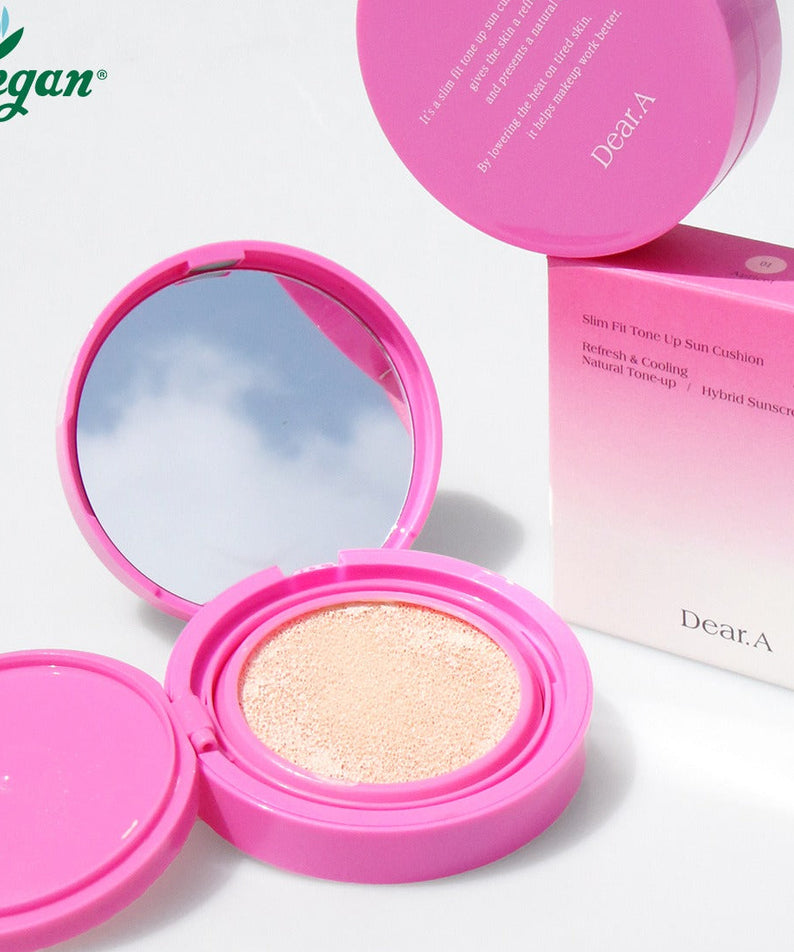 DEAR.A Slim Fit Tone-Up Sun Cushion 30ml avec boîtier rose et miroir intégré, maquillage et protection solaire.