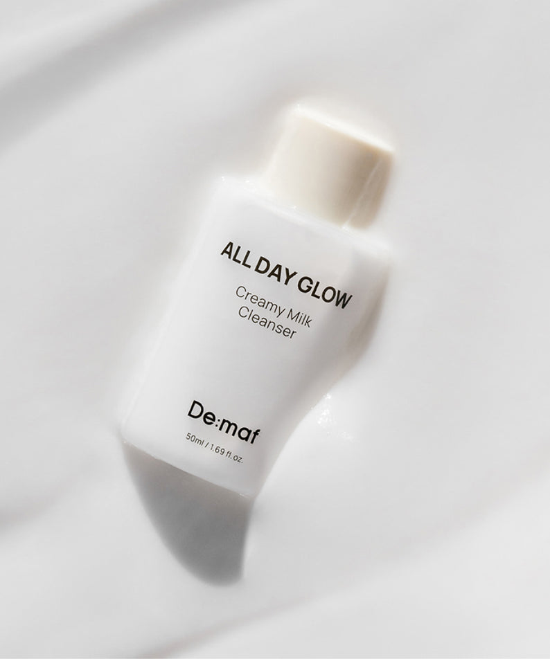 DE:MAF All Day Glow Creamy Milk Cleanser 50ml, flacon sur fond blanc, crème laiteuse nettoyante De.maf, vue produit.