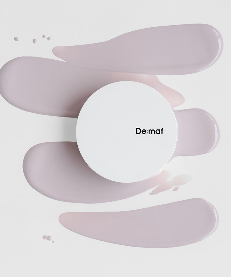 DE:MAF Bora Blossom Tone-Up Cushion De:maF, coussin teint, texture rose sur fond clair, visuel maquillage.