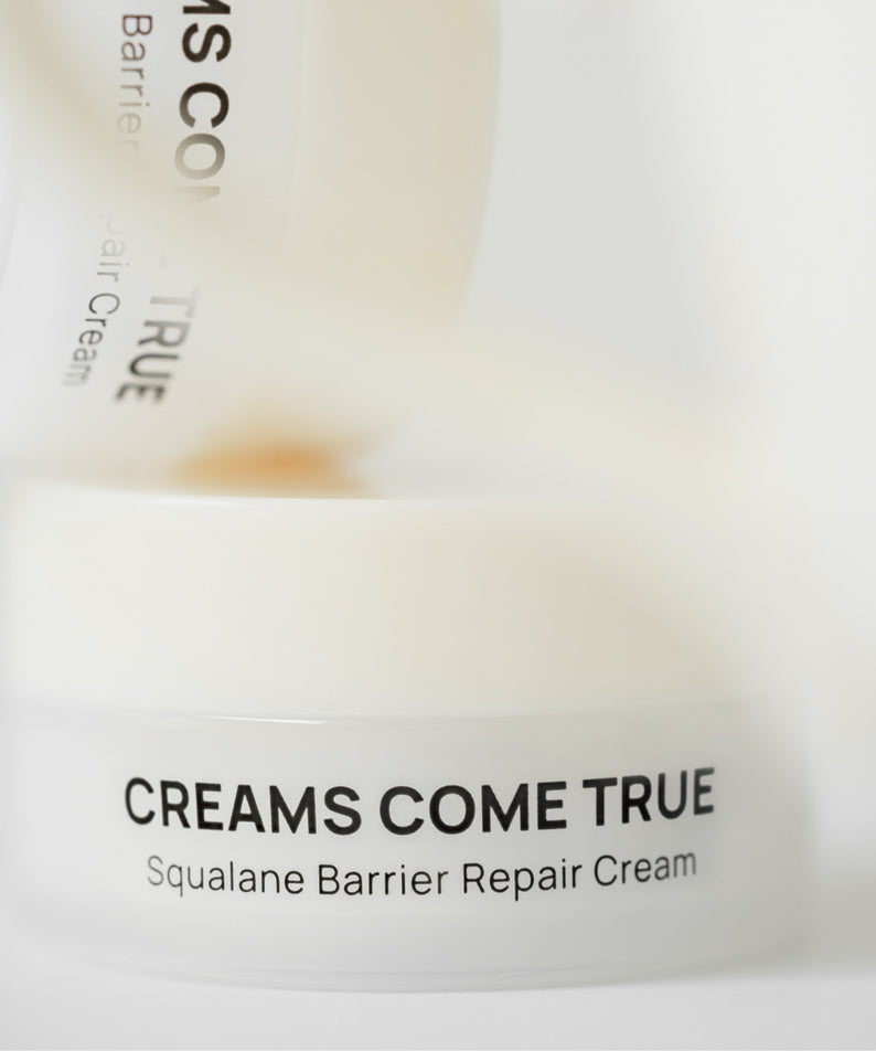DE:MAF Creamscumtrue Squalane Barrier Repair Cream 15ml, tube cosmétique sur fond blanc, gros plan, Décris l'image en français