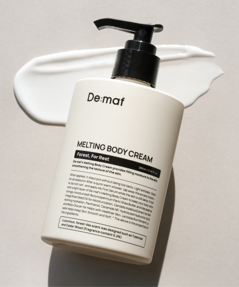 DE:MAF Forest Melting Body Cream 280ml de De:maf, crème corps sur fond clair avec pompe, contexte bain/douche