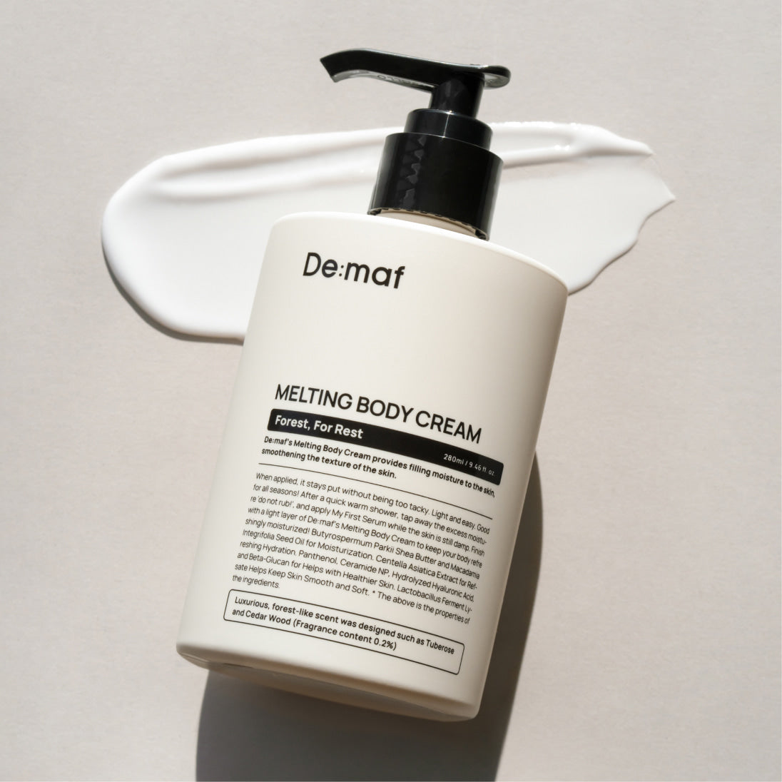 DE:MAF Forest Melting Body Cream 280ml de De:maf, crème corps sur fond clair avec pompe, contexte bain/douche