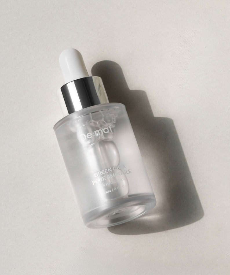DE:MAF Green Cica Pore Ampoule 20ml, sérum vert cica de la marque DE:MAF sur fond clair, flacon verre