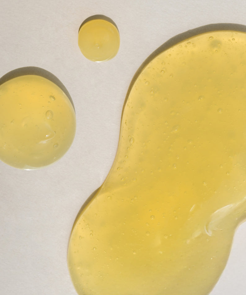 DE:MAF I'm So Jelly Olive Oil Cleanser 150ml par DE:MAF, gel à l’huile d’olive sur fond clair, texture visuelle
