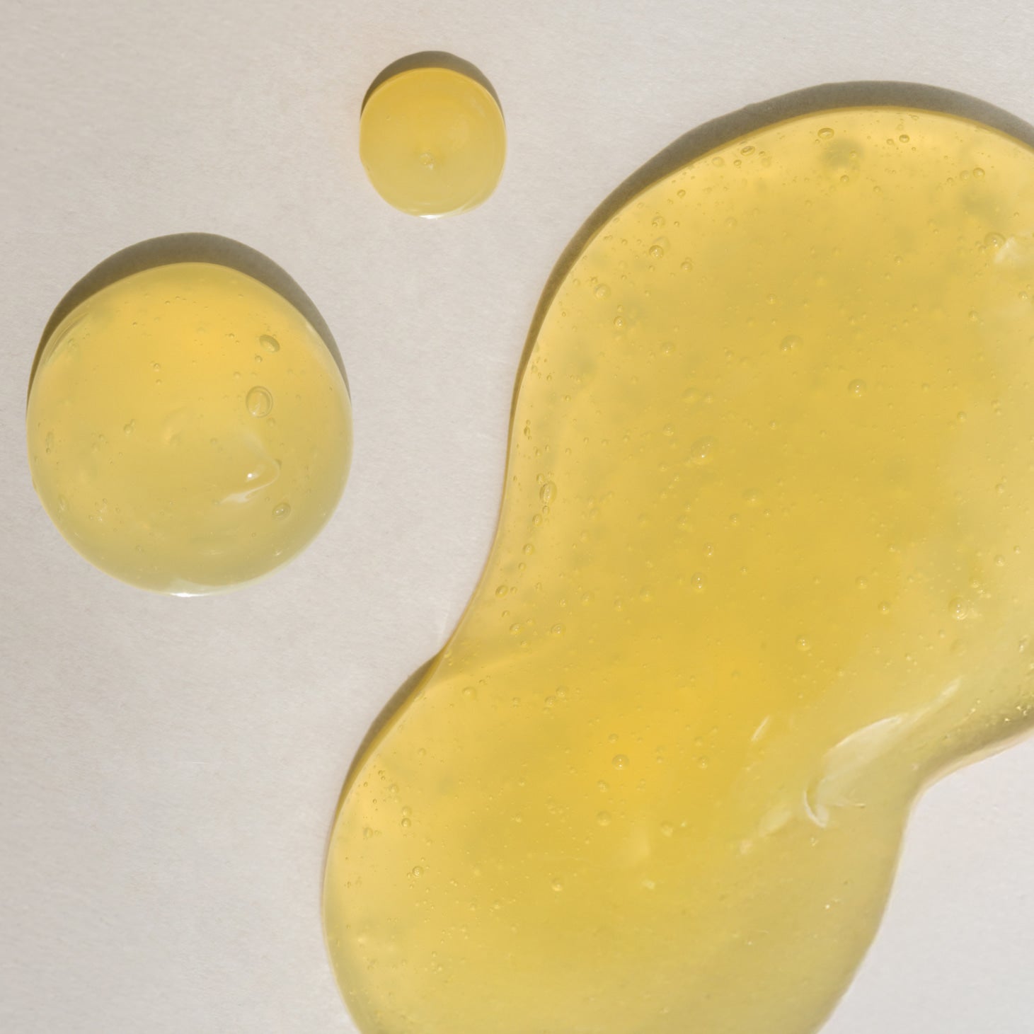 DE:MAF I'm So Jelly Olive Oil Cleanser 150ml par DE:MAF, gel à l’huile d’olive sur fond clair, texture visuelle