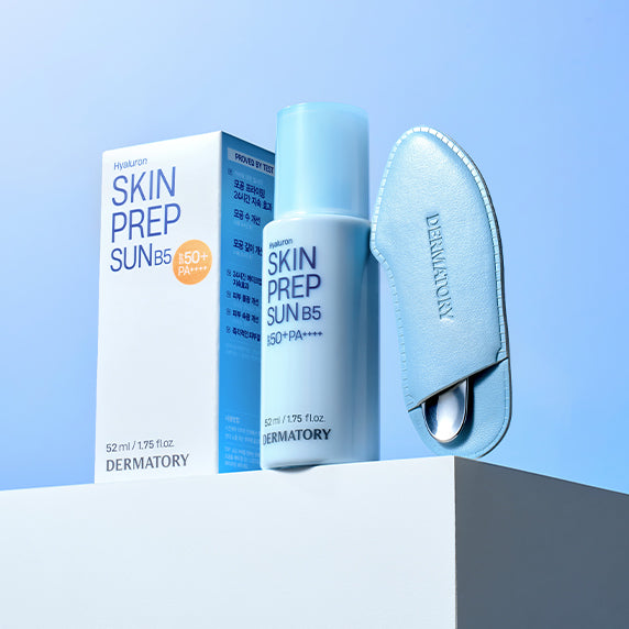 DERMATORY Hyaluronic Skin Prep Sun Cream B5 52ml, crème solaire, marque DERMATORY, produits sur fond bleu, packaging