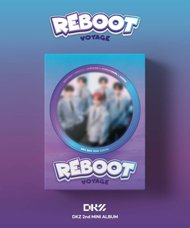 DK - 2nd Mini Album [REBOOT] (VOYAGE ver.) - Album Kpop, jaquette «REBOOT VOYAGE» sur fond dégradé violet/bleu.
