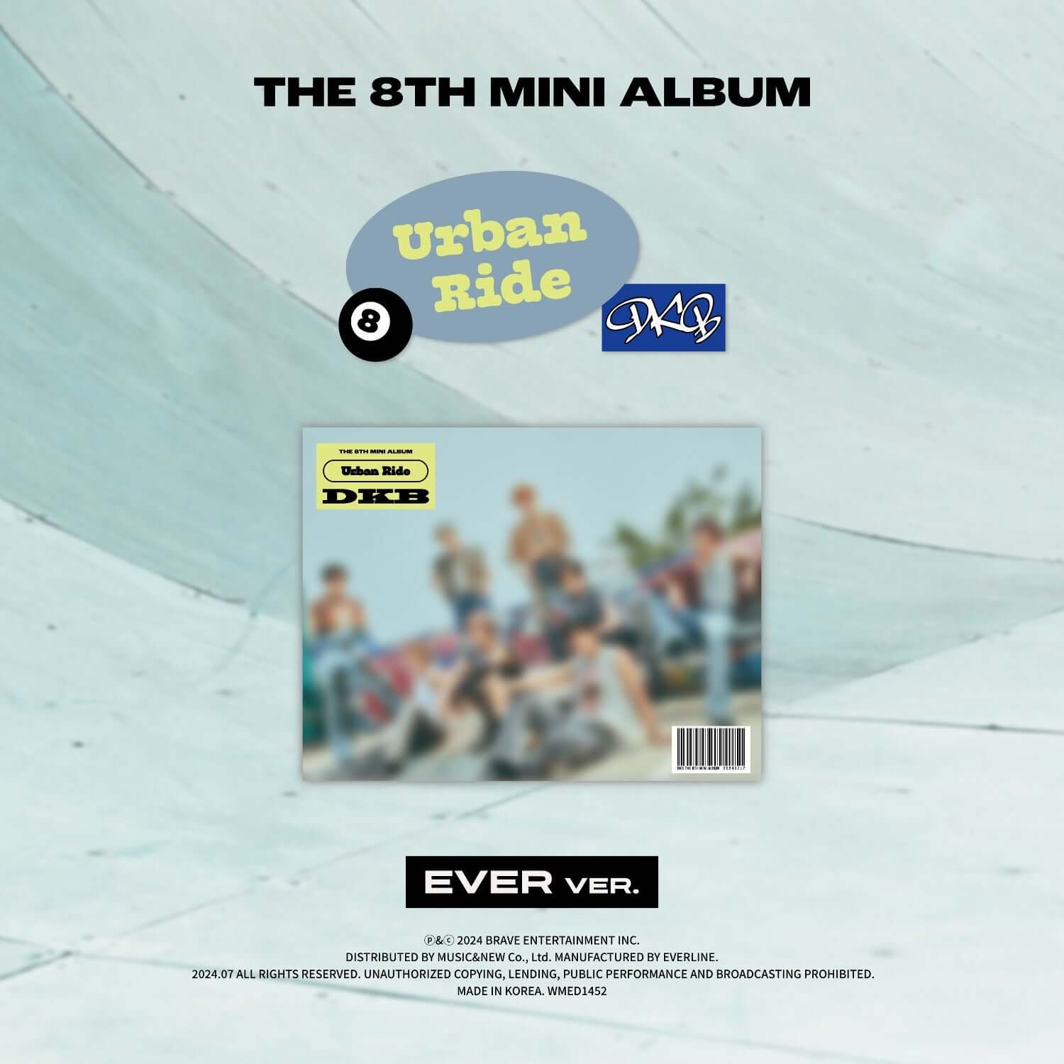 DKB - 8th Mini Album [Urban Ride] (EVER ver.) - Album Kpop, pochette “Urban Ride” sur fond bleu glacé