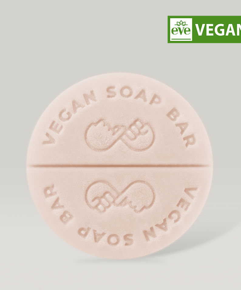 Barre de soin DONGGUBAT Vegan Treatment Bar Dongbaek avec logo vegan sur une étiquette blanche.