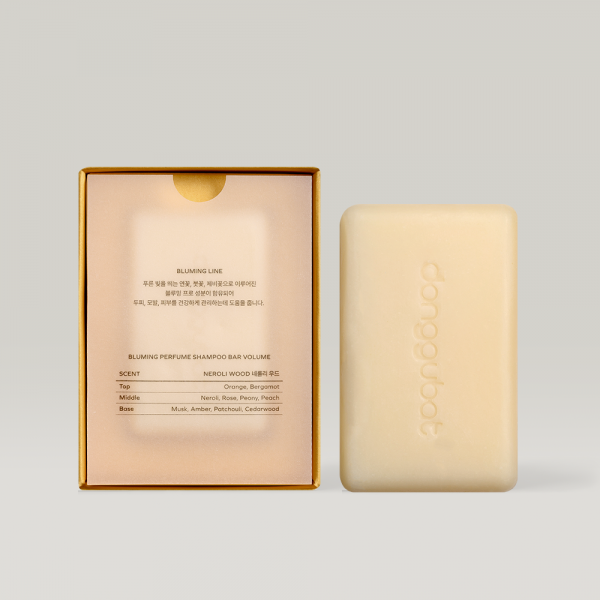 DONGGUBAT Field Blooming Perfume Shampoo Bar Volume 80g, savon coiffant en boîte et sur fond clair, marque visible