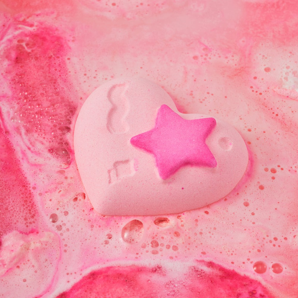 DONGGUBAT Happy Moment Bath Bomb Set 2 pieces : coffrets de deux bombes de bain roses en coeur, dans l’eau mousseuse