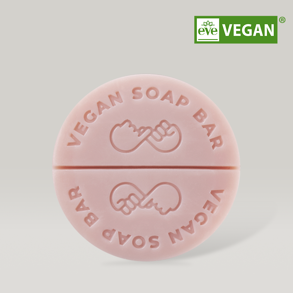 DONGGUBAT Vegan Shampoo Bar Dongbaek en savon solide vegan, photo produit sur fond clair, logo EVE VEGAN