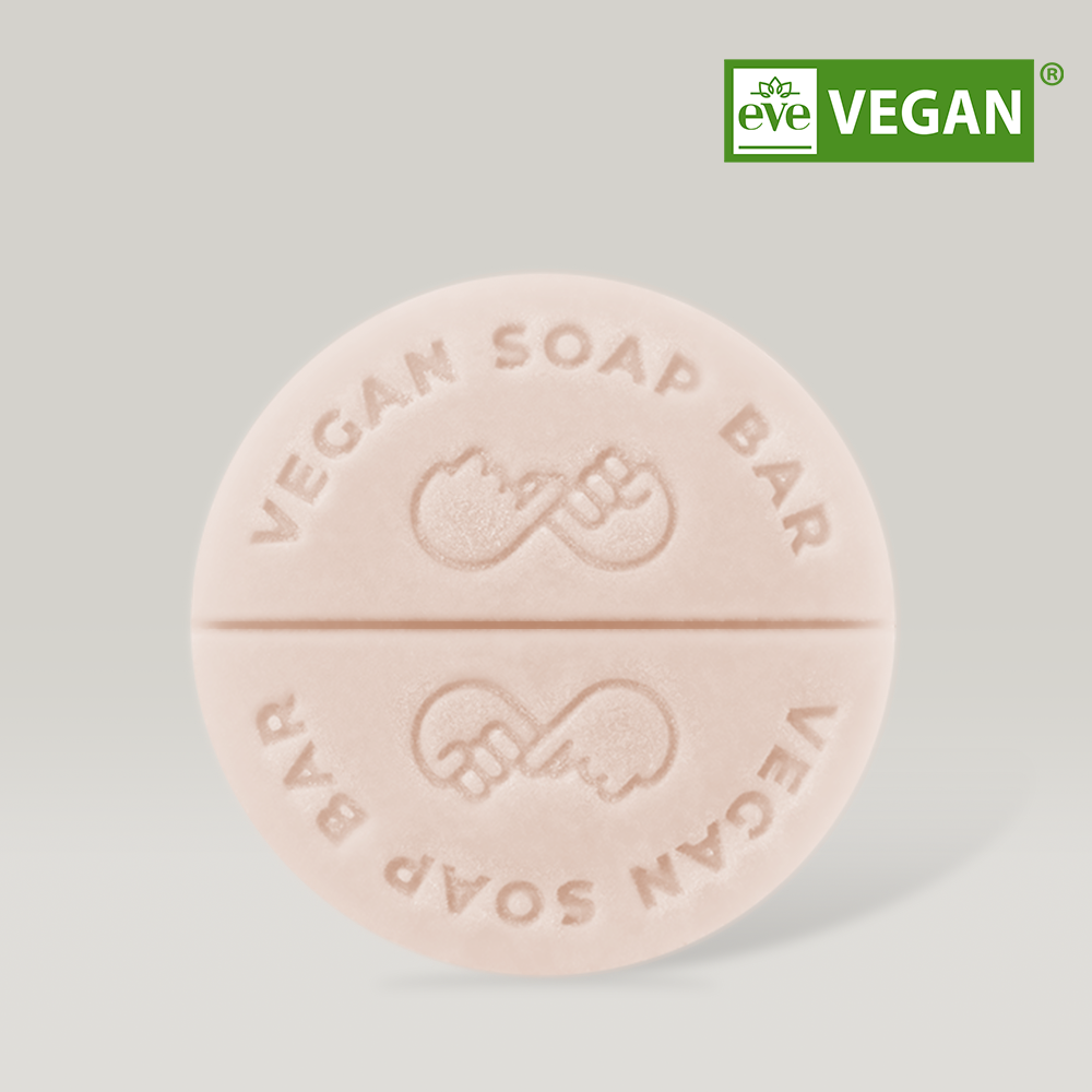 DONGGUBAT Vegan Treatment Bar Dongbaek : savon vegan sur fond clair, branding DONGGUBAT et étiquette VEGAN.